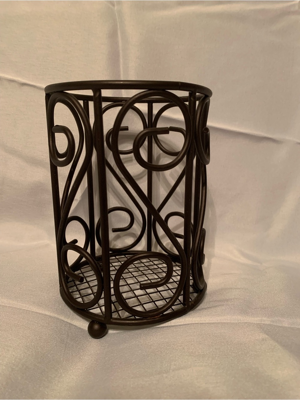 Home Basics Dark Brown Metal Swirl Holder